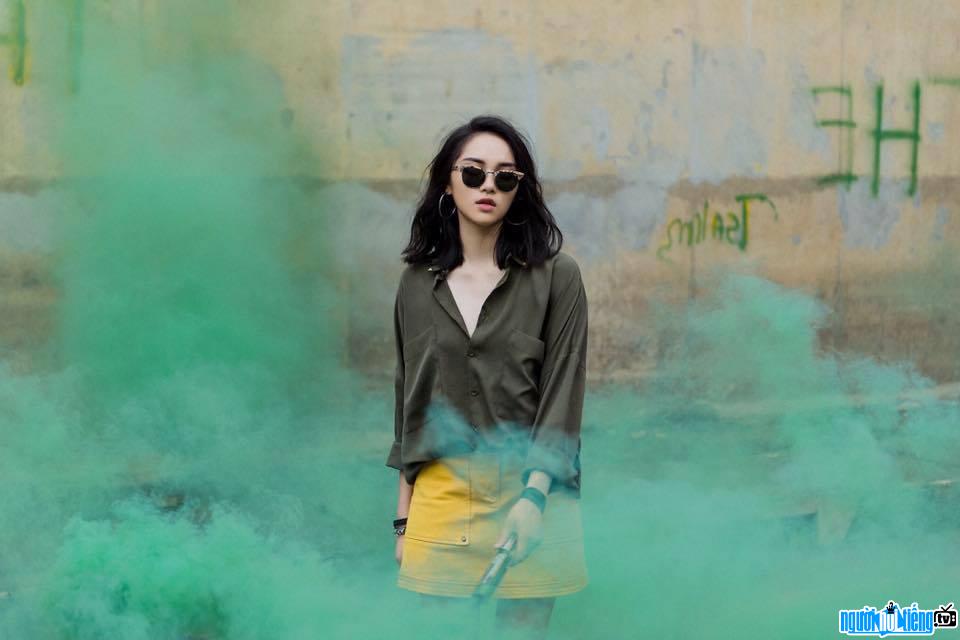 Người mẫu Phạm Diệu Linh lọt Top 5 thí sinh có bình chọn cao nhất trong vòng sơ tuyển Th Look online
