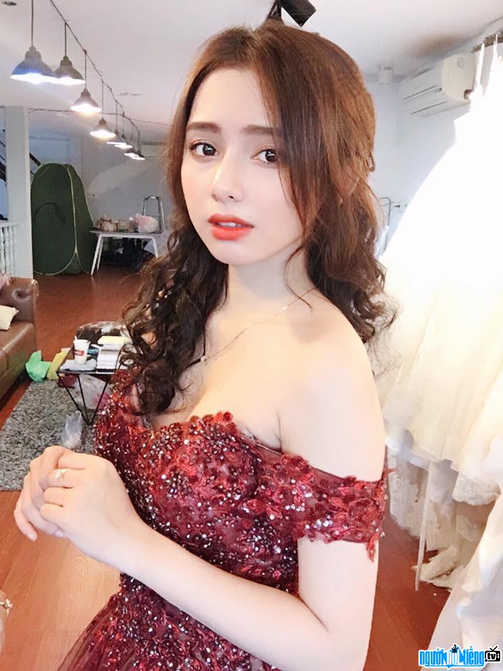 Bức ảnh hot girl Lê Huỳnh Ngân Quỳnh hóa thân thành cô dâu ngọt ngào