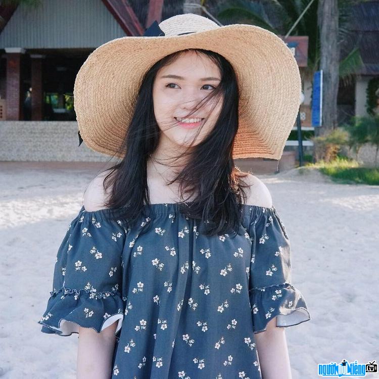 Hot girl Nguyễn Quỳnh Anh sở hữu thành tích học tập đáng ngưỡng mộ