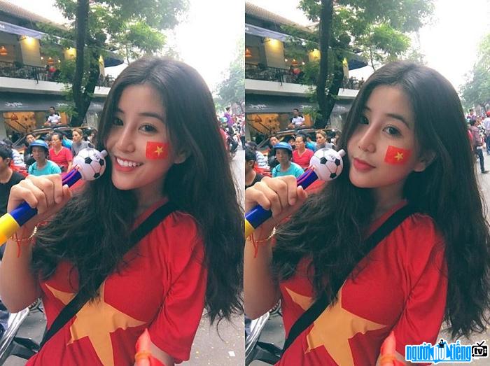 Hình ảnh hot girl Võ Ngọc Trân đi đón U23 Việt Nam được báo Trung Quốc đăng tải