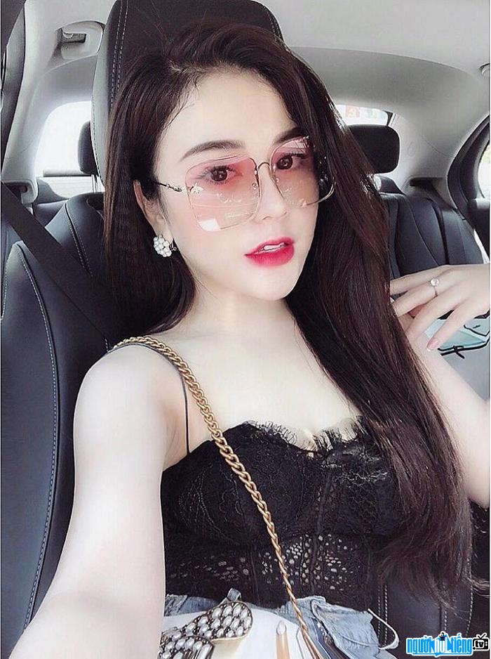 Hot girl Nguyễn Ngọc Duyên thu nhập khủng nhờ kinh doanh thời trang
