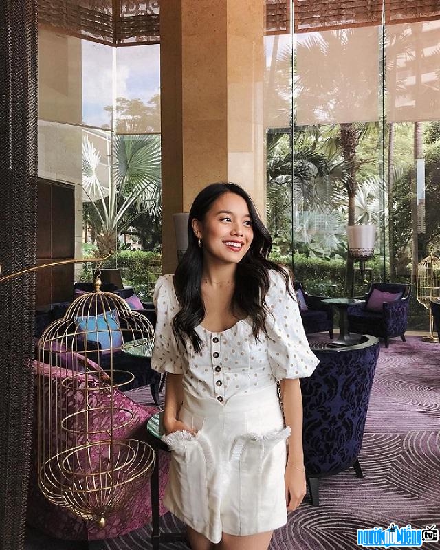 Blogger Alexandra Hoang cộng tác với nhiều công ty thời trang danh tiếng