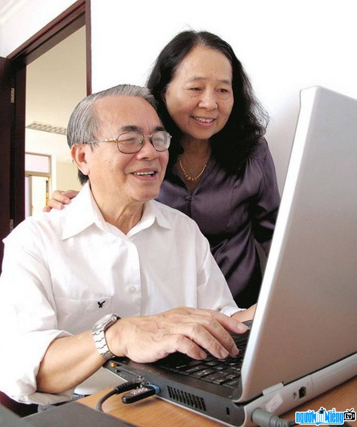 Bức ảnh giáo sư Phan Đình Diệu và vợ