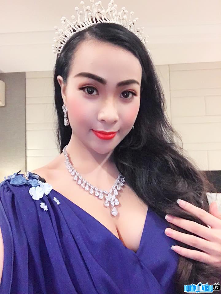 Phạm Trần Hoa Quyên là Hoa khôi Người mẫu ảnh Việt Nam 2018