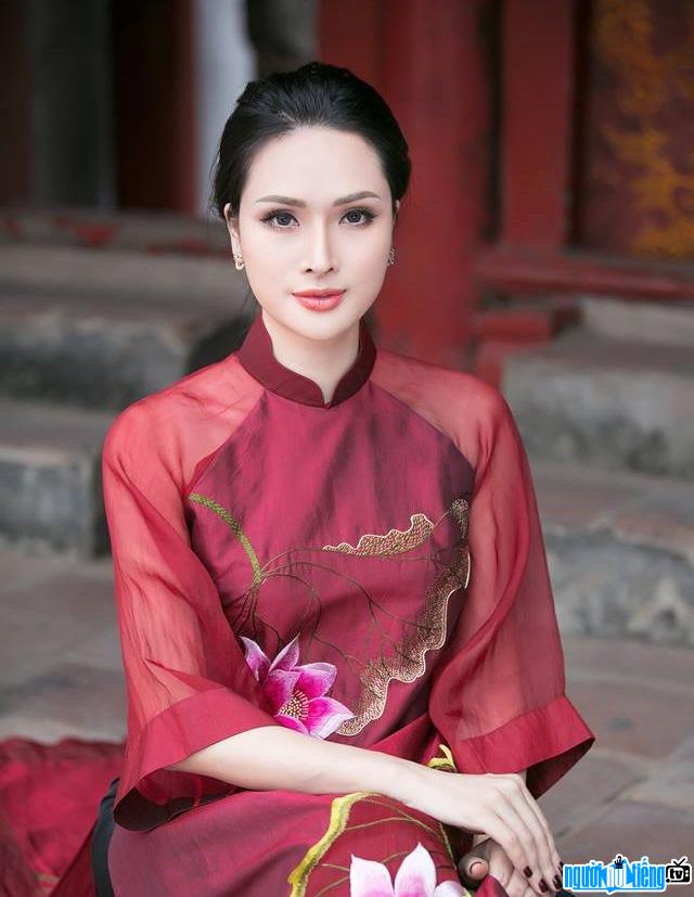 Vicky Đinh đăng quang Hoa hậu Phụ nữ Việt Nam Quốc tế 2018