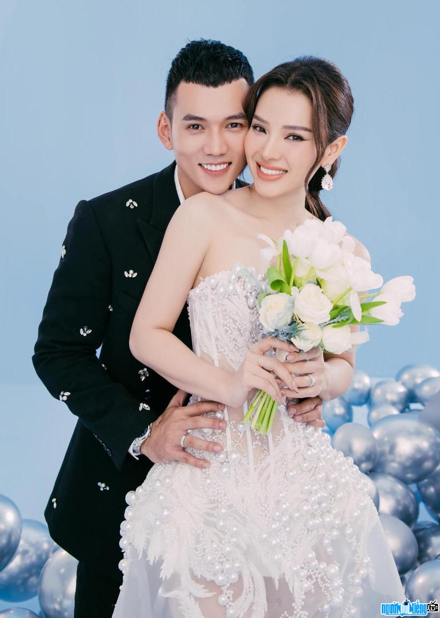 Ảnh cưới của diễn viên Lý Bình và ca sĩ Phương Trinh Jolie