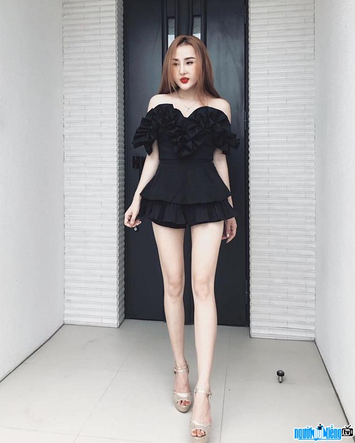 Thân hình quyến rũ của hot girl Trang Bông