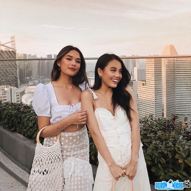 Blogger Alexandra Hoang và em gái xinh đẹp