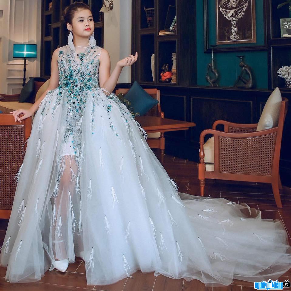 Người mẫu nhí Nguyễn Ngọc Trang Anh hóa công chúa xinh đẹp