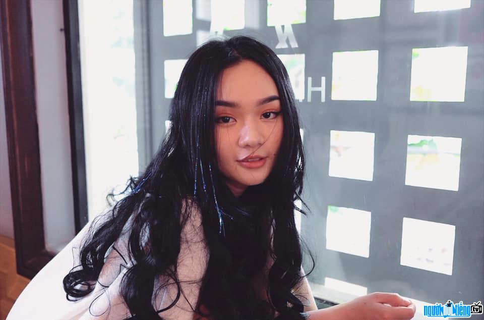 June Nguyễn là một gương mặt mới của showbiz Việt