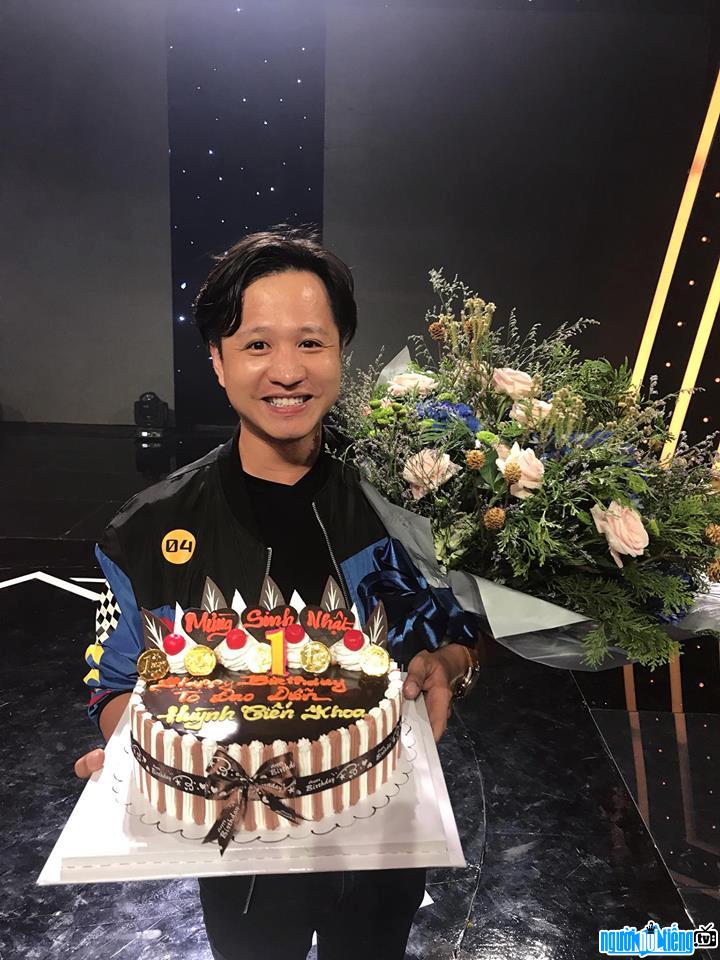 Diễn viên Huỳnh Tiến Khoa được bạn bè tổ chức sinh nhật