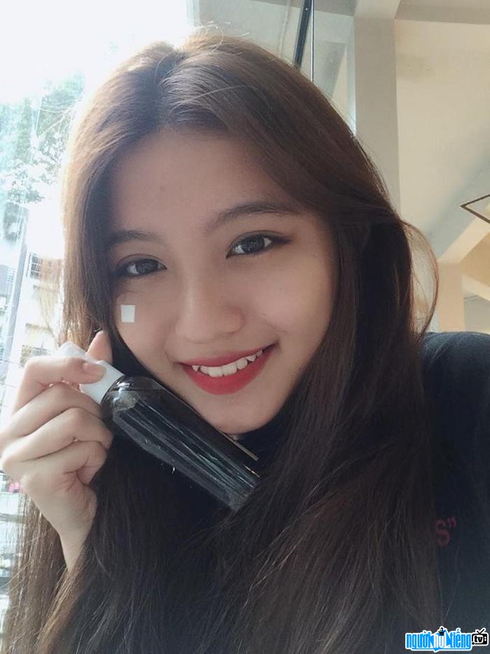 Hot girl trường Nguyễn Chí Thanh thu hút hàng trăm ngàn lượt theo dõi trên mạng xã hội