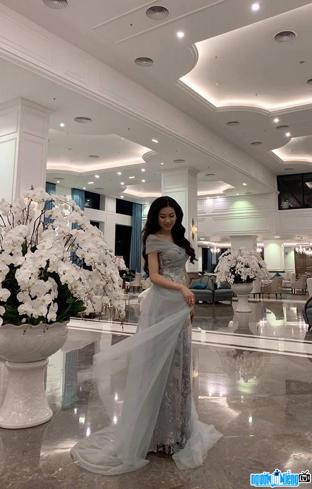 Quỳnh Anh dịu dàng thướt tha trong đêm chung kết Sao Mai 2019