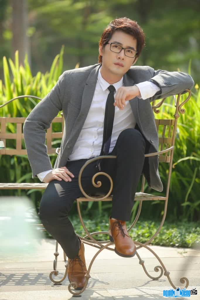 Cận cảnh vẻ điển trai chuẩn soái ca của diễn viên Khôi Trần