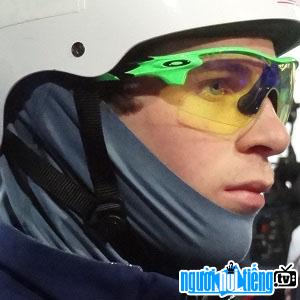Ảnh VĐV trượt ván tuyết Mac Bohonnon