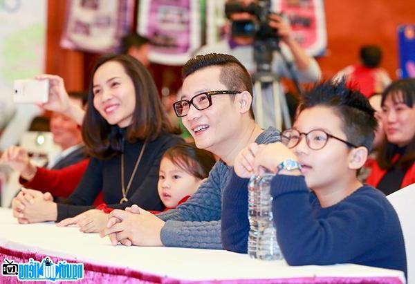  Picture of musician Hoang Bach having fun with his family