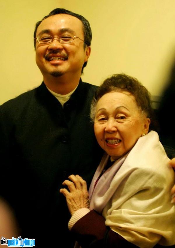  Artist Thai Thi Lien with her son - Pianist Dang Thai Son