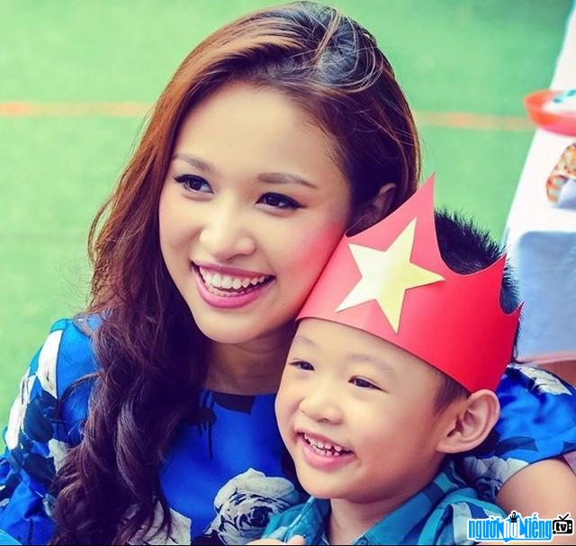 Bức ảnh MC Thanh Vân cùng con trai