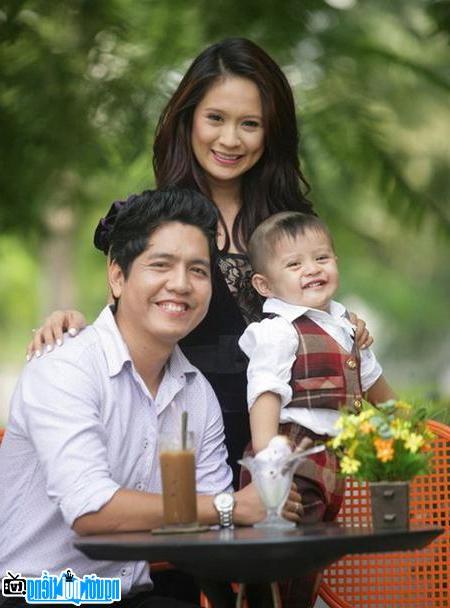 Diễn viên Thanh Thúy hạnh phúc bên chồng và con trai