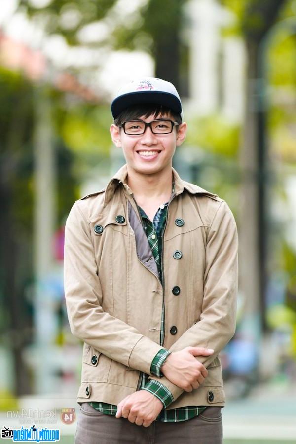  Young Quang Dang dancer walking on the street