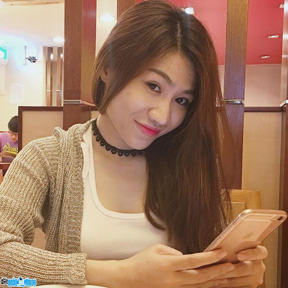  A new photo of Vy Thuy Van- Famous singer Ho Chi Minh