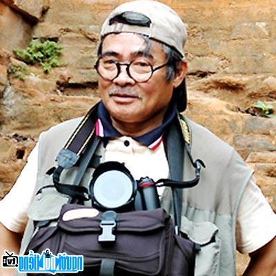 Poet Nguyen Du in a field trip