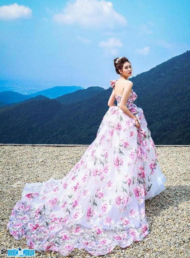  Gorgeous Phan Ha Phuong in evening gown