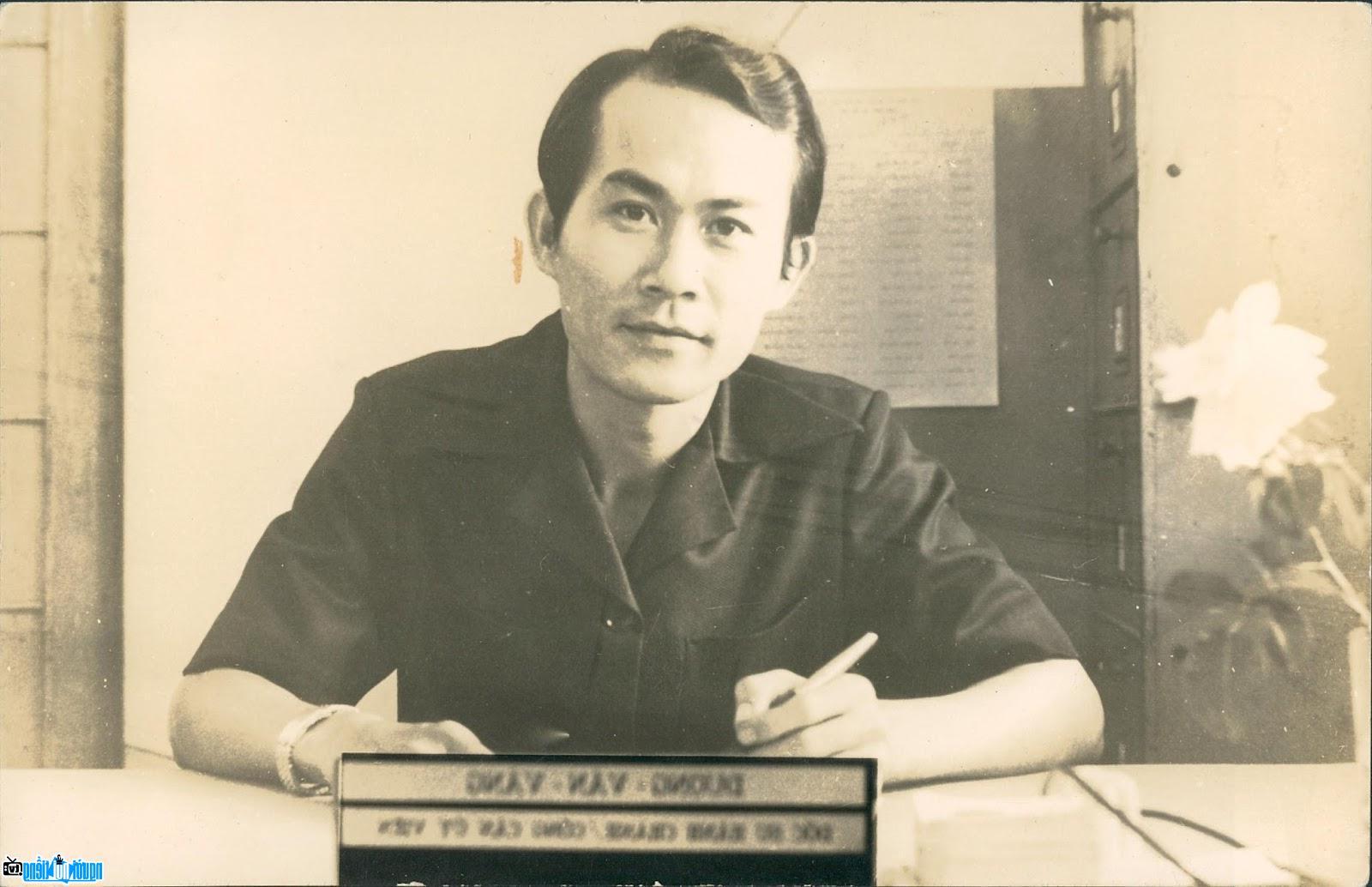 A young picture of poet Duong Quan