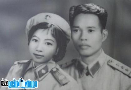  Photo of writer Nguyen Minh Chau and his wife