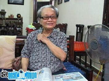 Picture of Musician Hong Dang at home