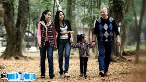  Musician Trong Dai with his family