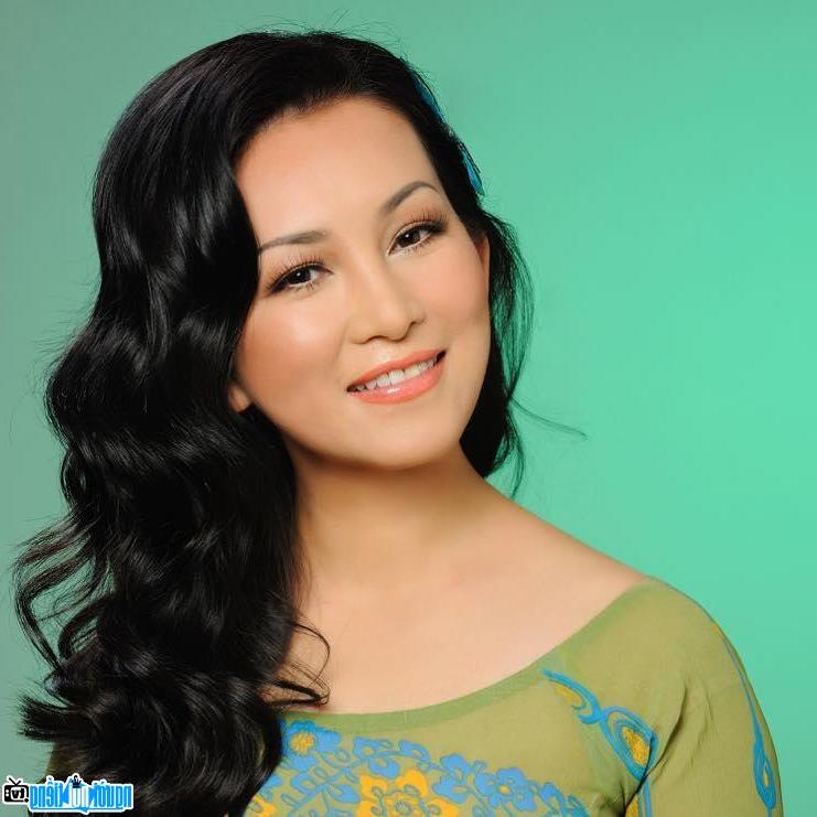  Huong Thuy - Famous singer in Can Tho - Vietnam