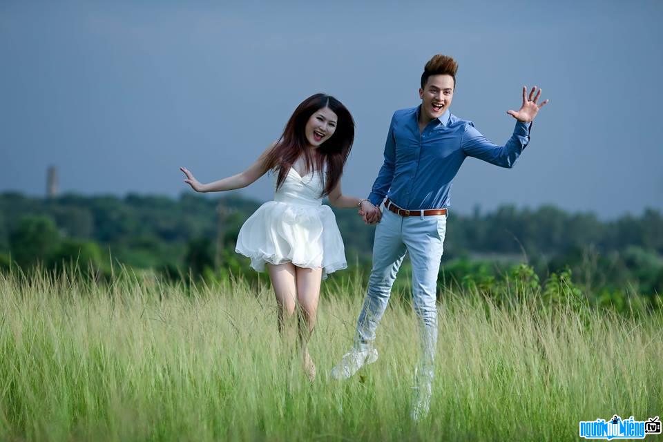  Photo of singer Cao Thai Son and female singer Huong Tram