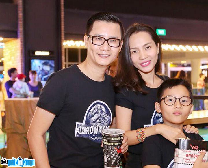  Picture of musician Hoang Bach with his family