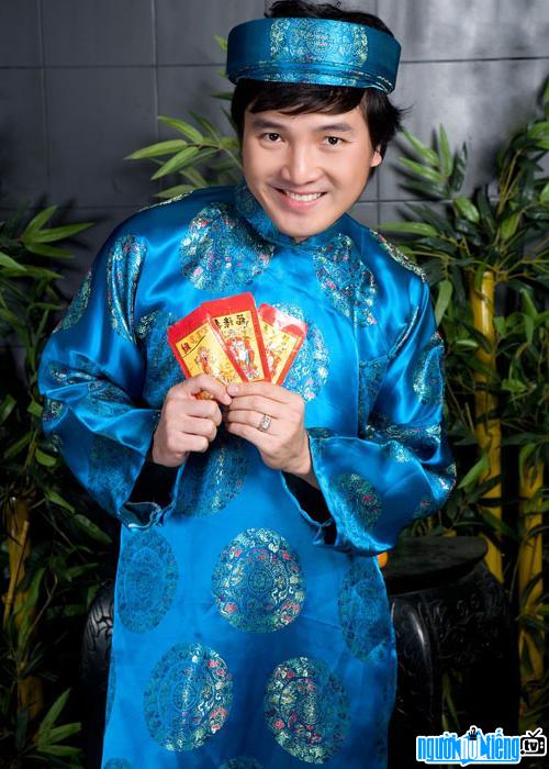 Hình ảnh nam ca sĩ Dương Ngọc Thái trong bộ ảnh chào đón năm mới của anh