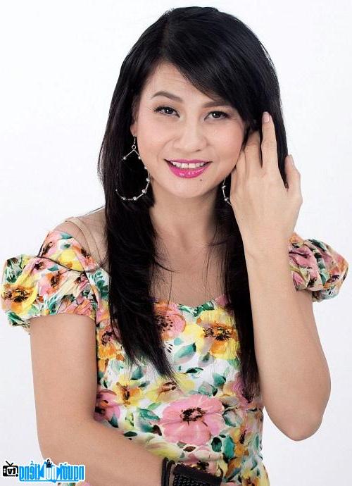 A picture of a young actress Cat Phuong