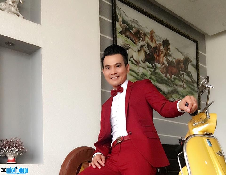  Latest pictures of Singer Lam Hung
