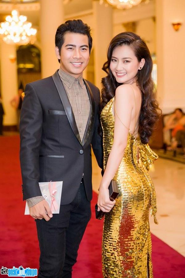  Actress Ngoc Lan and her husband going to a party