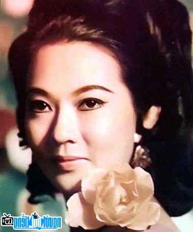 A portrait of Thanh Nga Cai luong artist