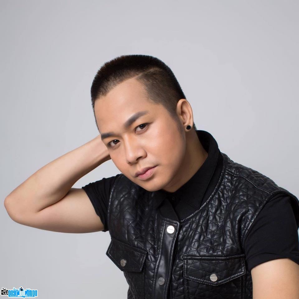 Latest pictures of Singer Quach Tuan Du