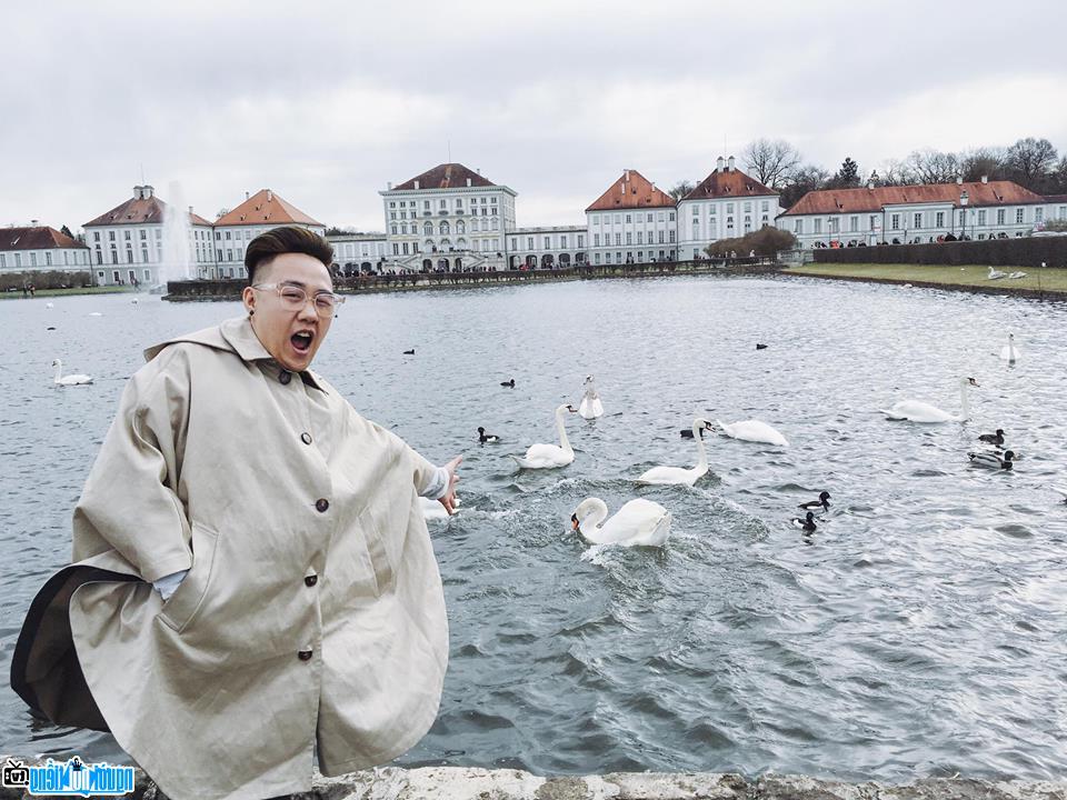 Picture of Singer Trung Quan while studying abroad