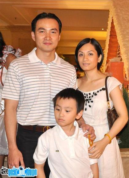 Bức ảnh Chi Bảo chụp cùng gia đình