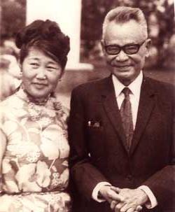 Nhà văn Nguyễn Công Hoan cùng vợ