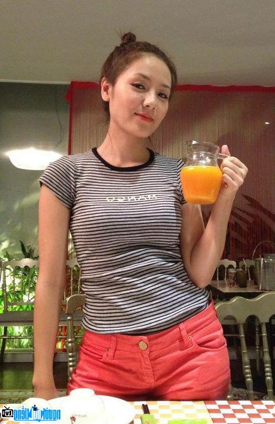  Picture of singer Phuong Linh in simple everyday life