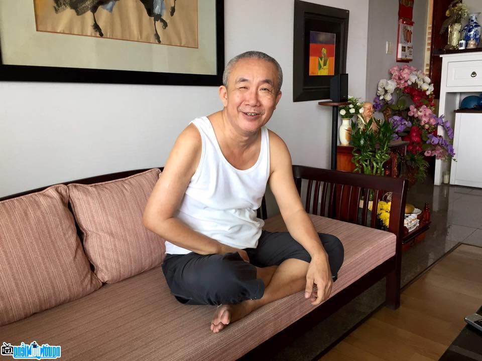 Image of Vietnamese Modern Writer Nguyen Quang Lap at his home