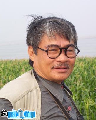 Picture of poet Nguyen Duy at the Literary Award Ceremony