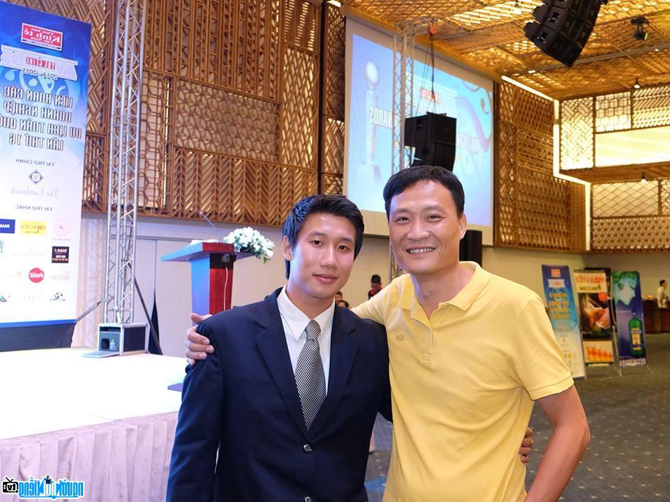 Hình ảnh mới nhất về Doanh nhân John Hùng Trần bên một người bạn