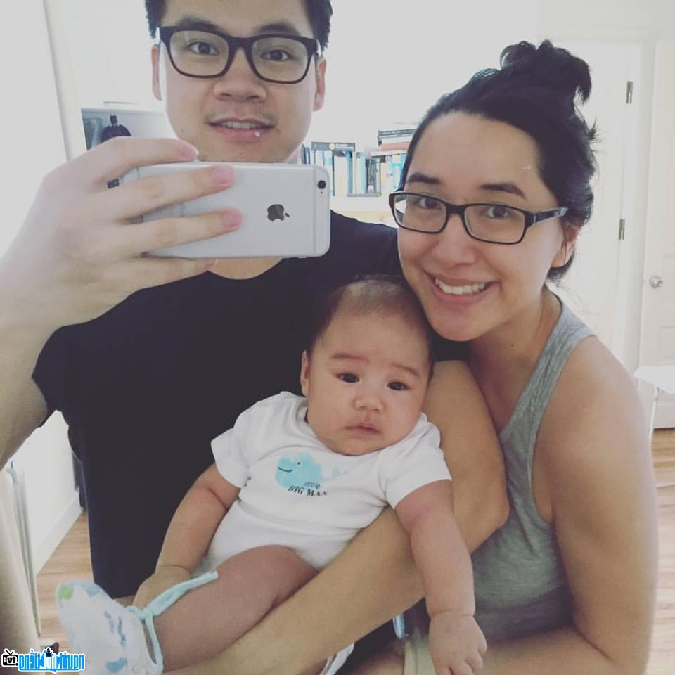 Family photo of Chef Dao Chi Anh
