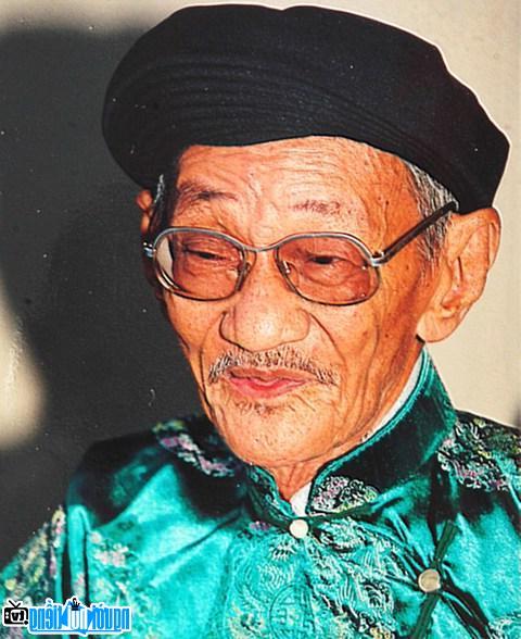  Picture of late Writer Son Nam