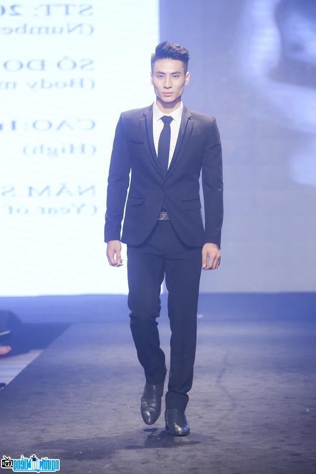 Model Mai Anh Tuan fashion show